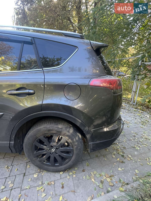Позашляховик / Кросовер Toyota RAV4 2016 в Львові фото 9 Позашляховик / Кросовер Toyota RAV4 2016 в Львові