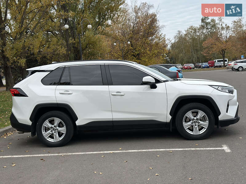 Внедорожник / Кроссовер Toyota RAV4 2021 в Кривом Роге