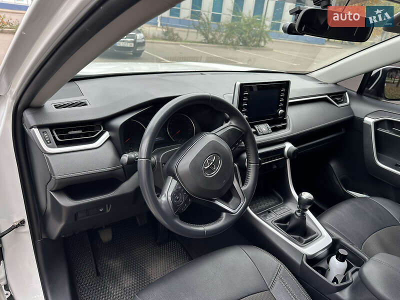 Внедорожник / Кроссовер Toyota RAV4 2021 в Кривом Роге