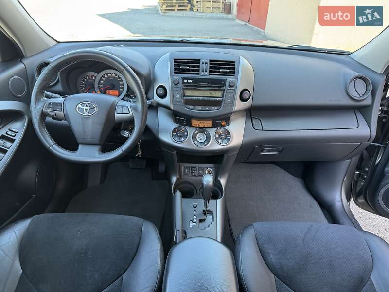 Позашляховик / Кросовер Toyota RAV4 2011 в Дніпрі