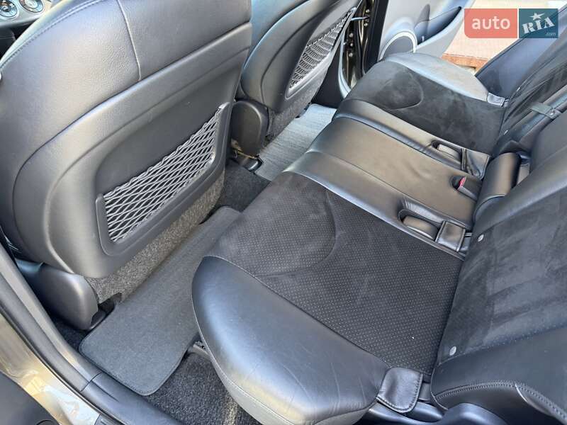 Позашляховик / Кросовер Toyota RAV4 2011 в Дніпрі