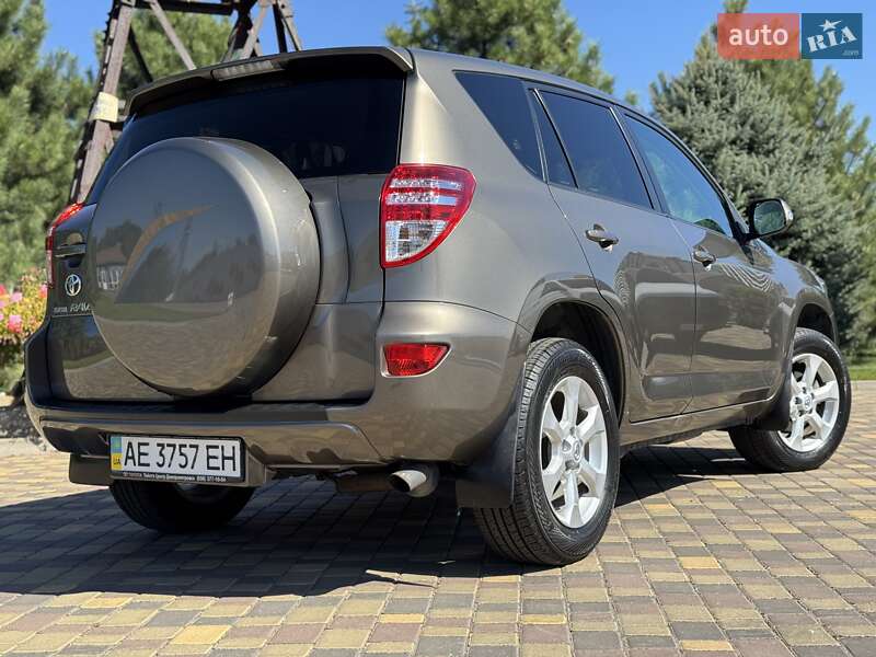 Позашляховик / Кросовер Toyota RAV4 2011 в Дніпрі