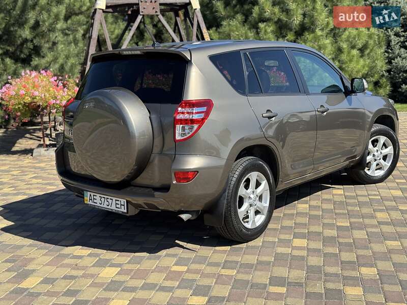 Позашляховик / Кросовер Toyota RAV4 2011 в Дніпрі