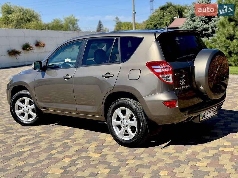 Позашляховик / Кросовер Toyota RAV4 2011 в Дніпрі