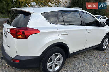 Внедорожник / Кроссовер Toyota RAV4 2013 в 