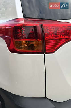 Внедорожник / Кроссовер Toyota RAV4 2013 в 