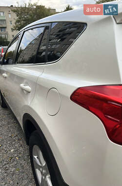 Внедорожник / Кроссовер Toyota RAV4 2013 в 