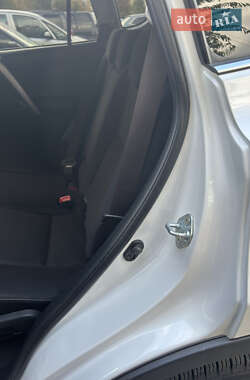 Внедорожник / Кроссовер Toyota RAV4 2013 в 