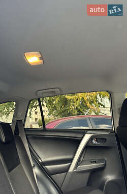 Внедорожник / Кроссовер Toyota RAV4 2013 в 