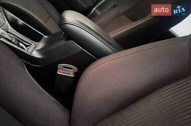 Позашляховик / Кросовер Toyota RAV4 2013 в 