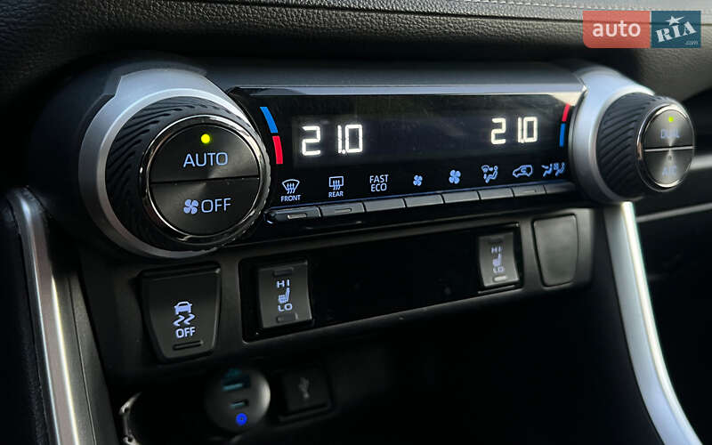 Позашляховик / Кросовер Toyota RAV4 2020 в Львові фото 16 Позашляховик / Кросовер Toyota RAV4 2020 в Львові