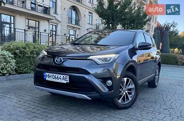 Позашляховик / Кросовер Toyota RAV4 2017 в  фото 12 Позашляховик / Кросовер Toyota RAV4 2017 в