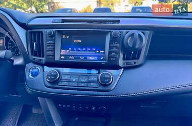 Позашляховик / Кросовер Toyota RAV4 2017 в  фото 27 Позашляховик / Кросовер Toyota RAV4 2017 в