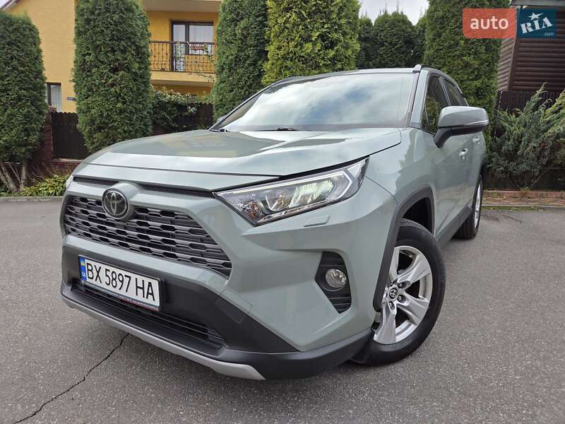 Внедорожник / Кроссовер Toyota RAV4 2020 в Хмельницком