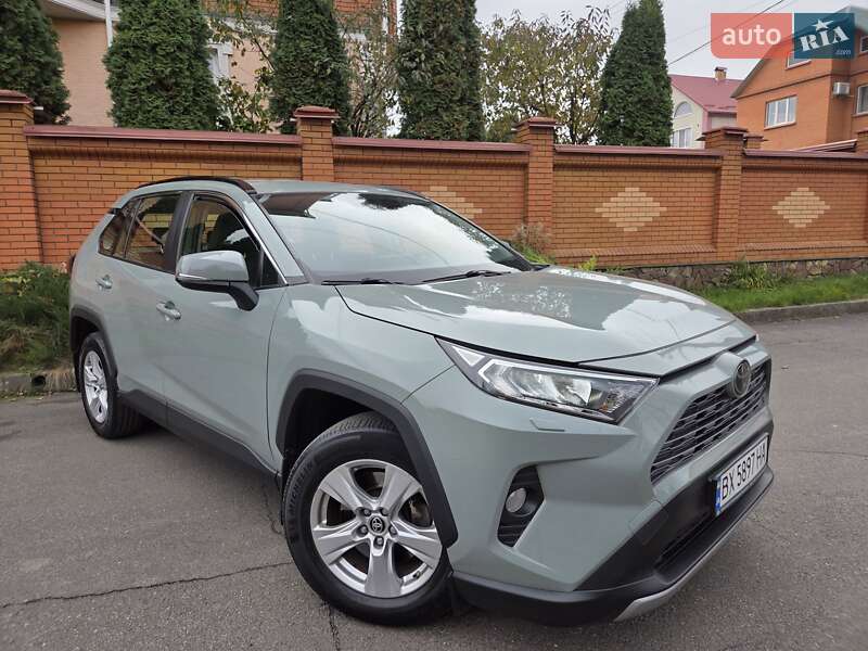 Внедорожник / Кроссовер Toyota RAV4 2020 в Хмельницком
