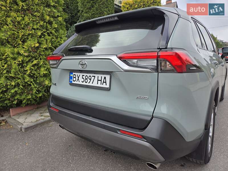 Внедорожник / Кроссовер Toyota RAV4 2020 в Хмельницком