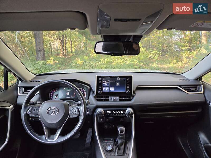 Внедорожник / Кроссовер Toyota RAV4 2020 в Хмельницком