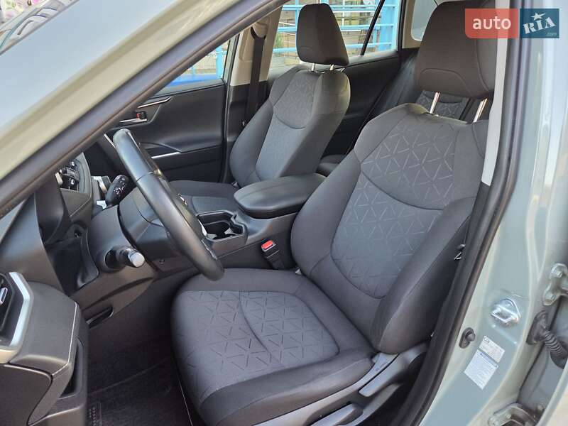 Внедорожник / Кроссовер Toyota RAV4 2020 в Хмельницком