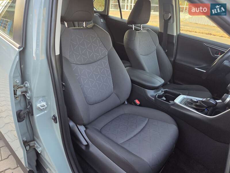 Внедорожник / Кроссовер Toyota RAV4 2020 в Хмельницком