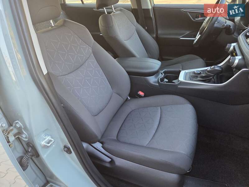 Внедорожник / Кроссовер Toyota RAV4 2020 в Хмельницком