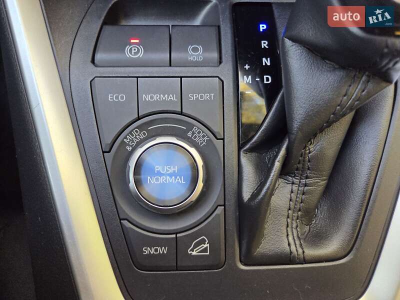 Внедорожник / Кроссовер Toyota RAV4 2020 в Хмельницком