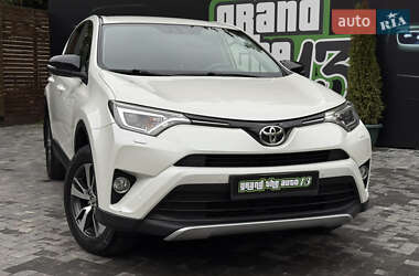 Внедорожник / Кроссовер Toyota RAV4 2016 в 