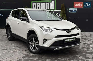 Внедорожник / Кроссовер Toyota RAV4 2016 в 