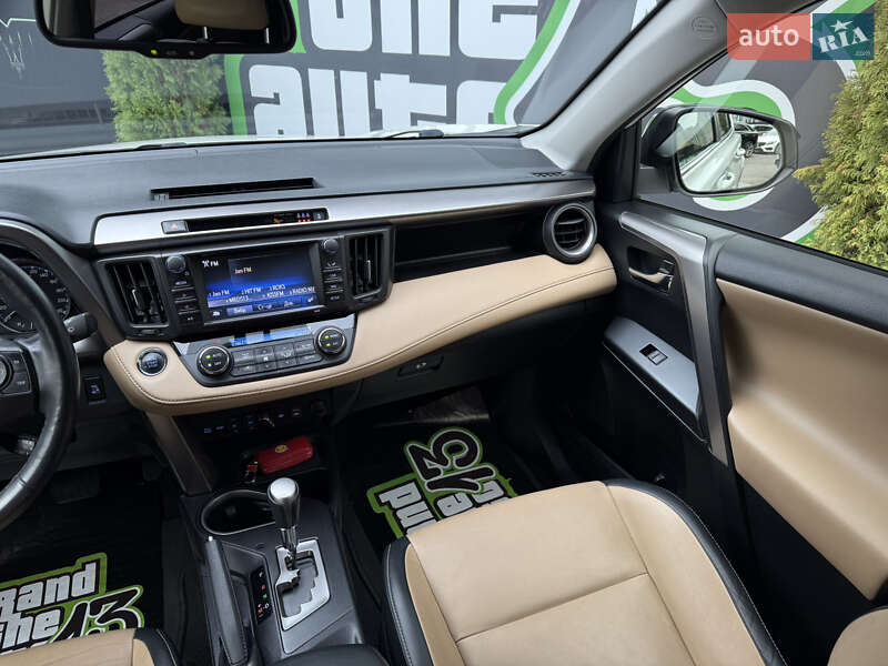 Внедорожник / Кроссовер Toyota RAV4 2016 в Киеве