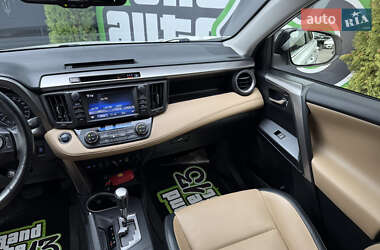 Внедорожник / Кроссовер Toyota RAV4 2016 в 