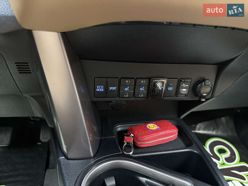 Внедорожник / Кроссовер Toyota RAV4 2016 в Киеве