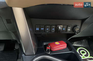 Внедорожник / Кроссовер Toyota RAV4 2016 в 