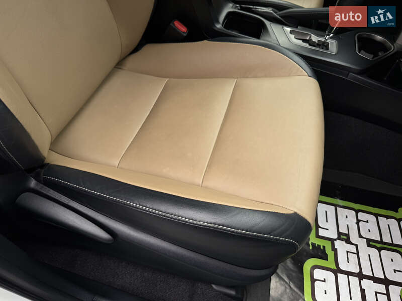 Внедорожник / Кроссовер Toyota RAV4 2016 в Киеве