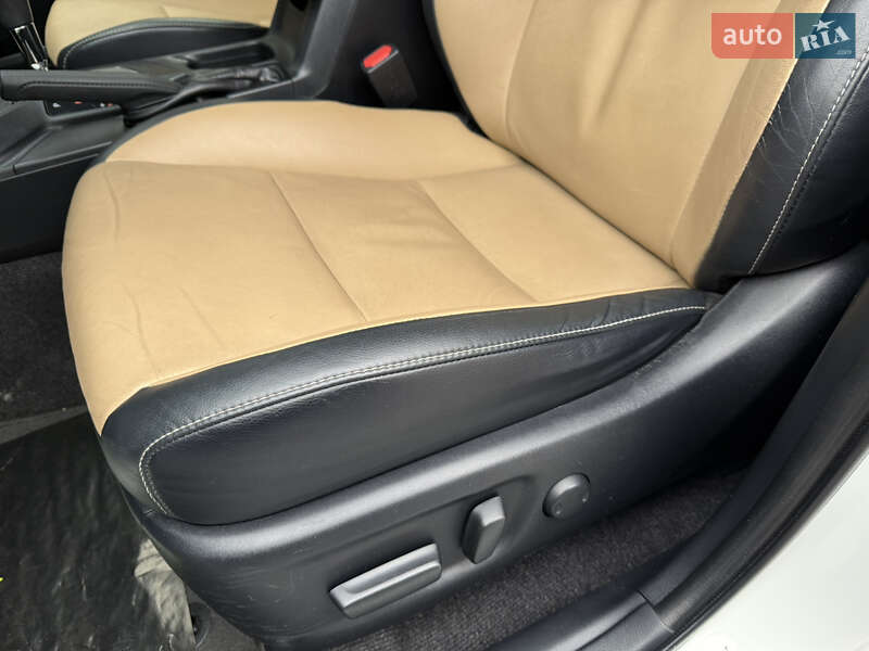 Внедорожник / Кроссовер Toyota RAV4 2016 в Киеве