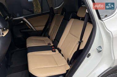 Внедорожник / Кроссовер Toyota RAV4 2016 в 