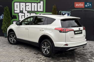 Внедорожник / Кроссовер Toyota RAV4 2016 в 