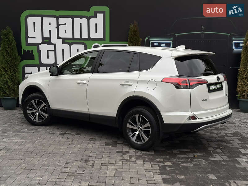 Внедорожник / Кроссовер Toyota RAV4 2016 в Киеве