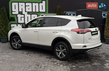 Внедорожник / Кроссовер Toyota RAV4 2016 в 