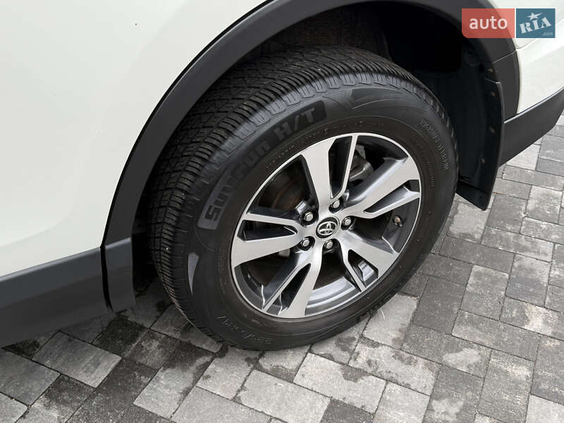 Внедорожник / Кроссовер Toyota RAV4 2016 в Киеве
