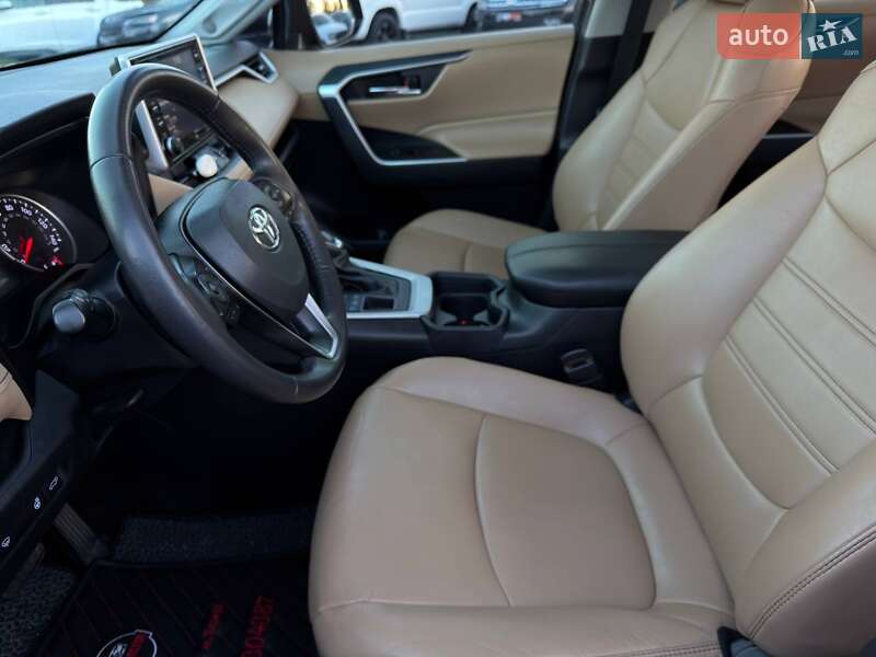 Внедорожник / Кроссовер Toyota RAV4 2019 в Харькове