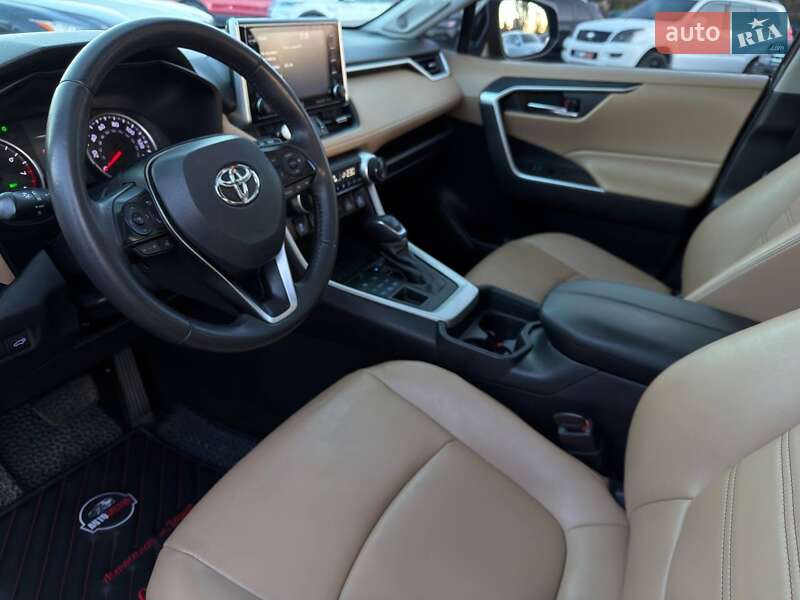 Внедорожник / Кроссовер Toyota RAV4 2019 в Харькове