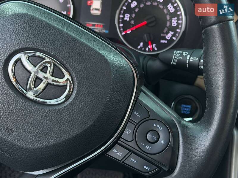Внедорожник / Кроссовер Toyota RAV4 2019 в Харькове