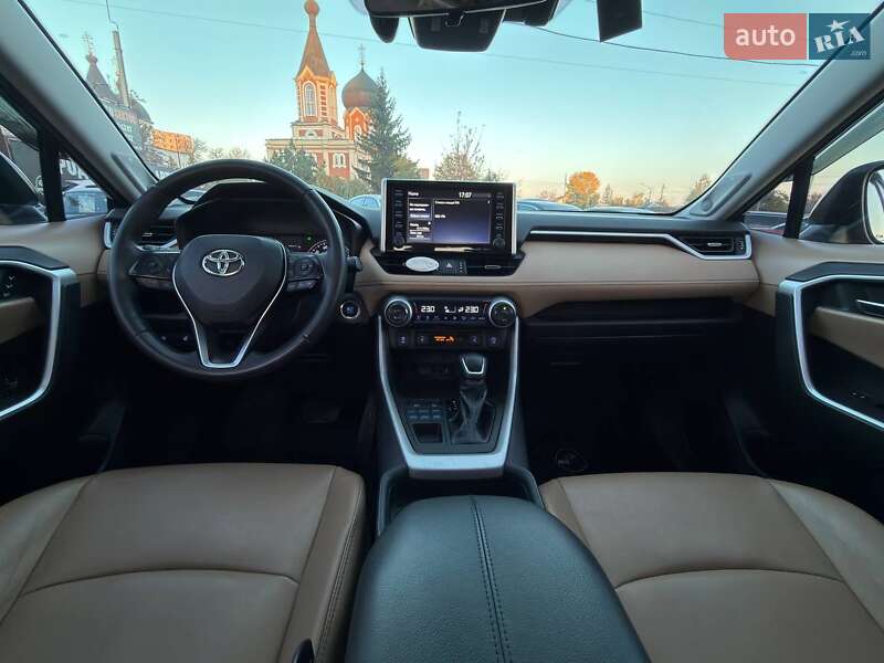 Внедорожник / Кроссовер Toyota RAV4 2019 в Харькове