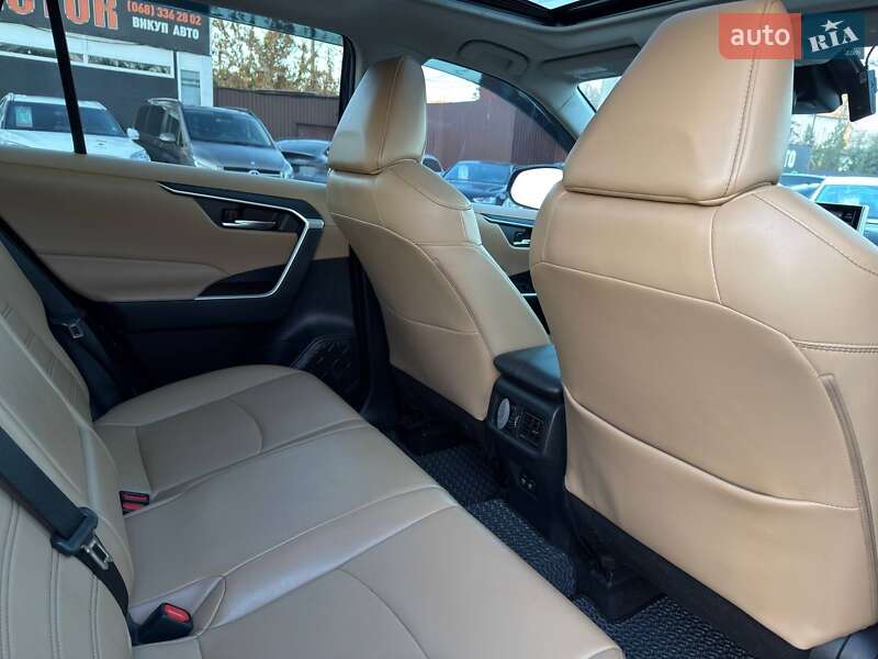 Внедорожник / Кроссовер Toyota RAV4 2019 в Харькове
