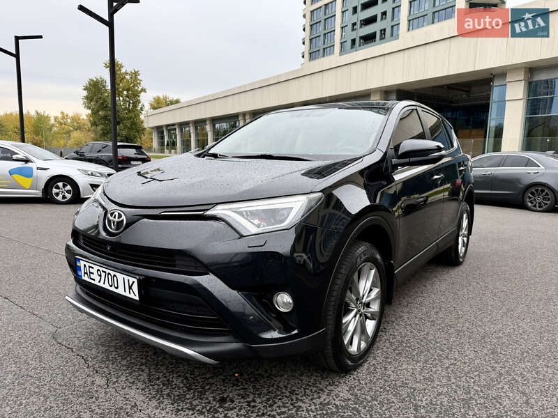 Позашляховик / Кросовер Toyota RAV4 2017 в Дніпрі