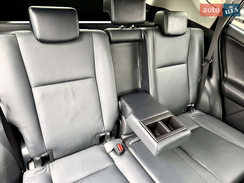 Позашляховик / Кросовер Toyota RAV4 2017 в Дніпрі