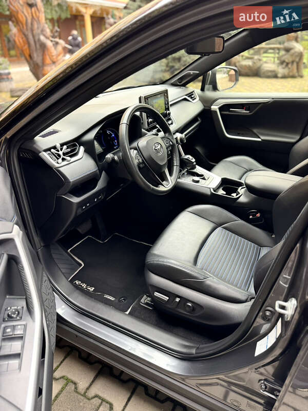 Позашляховик / Кросовер Toyota RAV4 2020 в Києві