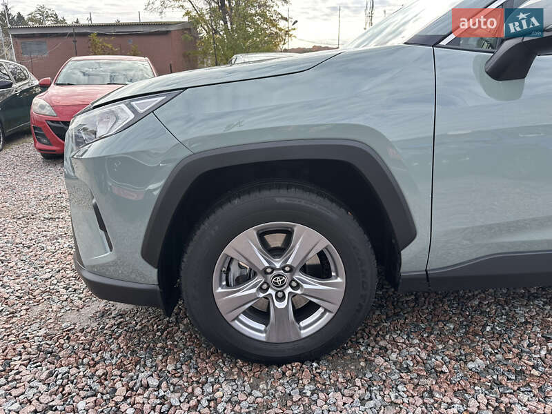 Внедорожник / Кроссовер Toyota RAV4 2022 в Полтаве