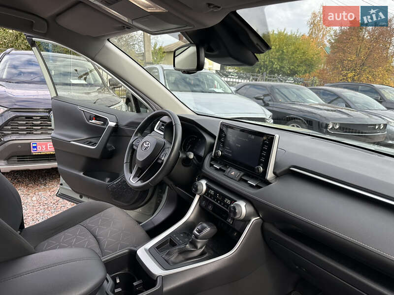 Внедорожник / Кроссовер Toyota RAV4 2022 в Полтаве