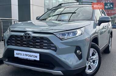 Внедорожник / Кроссовер Toyota RAV4 2021 в 