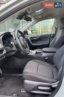 Внедорожник / Кроссовер Toyota RAV4 2021 в 